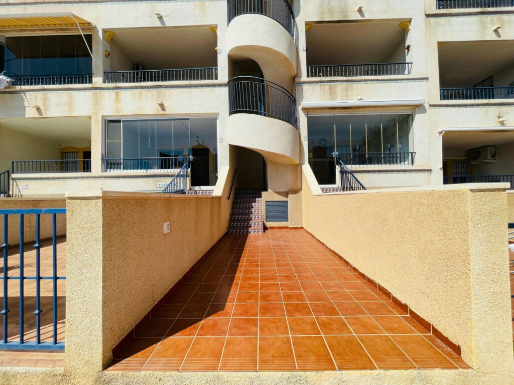 Middle Floor Apartment La Florida Alicante - image 2