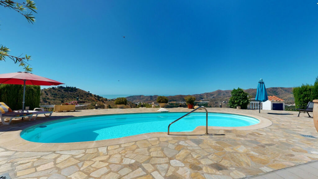 Detached Villa Iznate Málaga - image 3