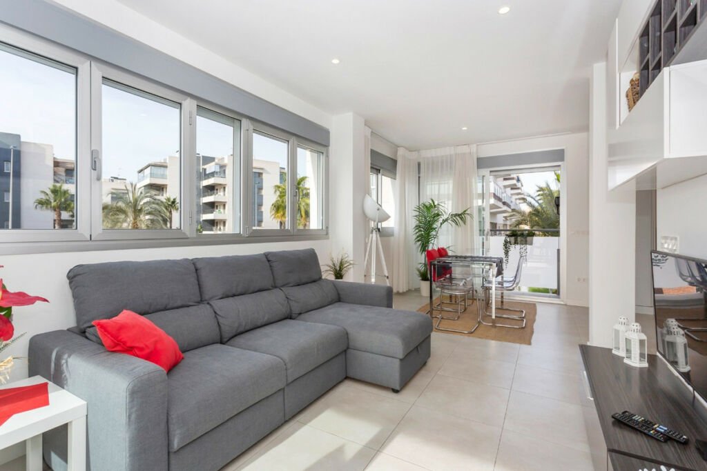 Middle Floor Apartment Villamartin Alicante - image 3
