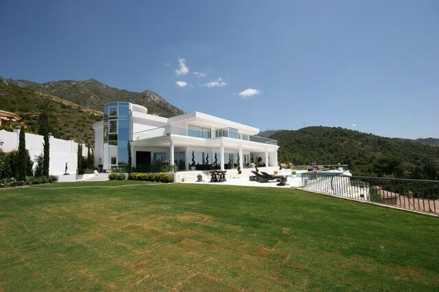 Detached Villa Marbella Málaga - image 2