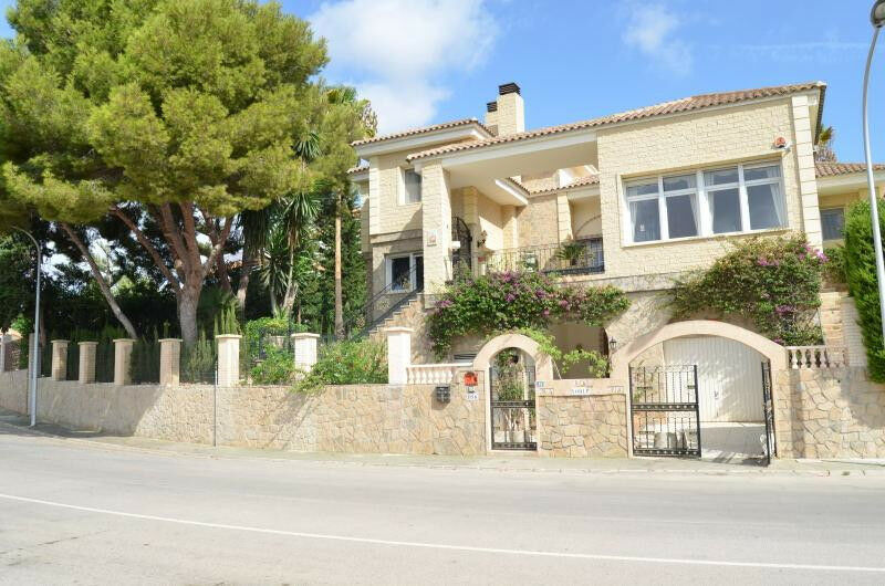 Detached Villa Dehesa de Campoamor Alicante - image 2