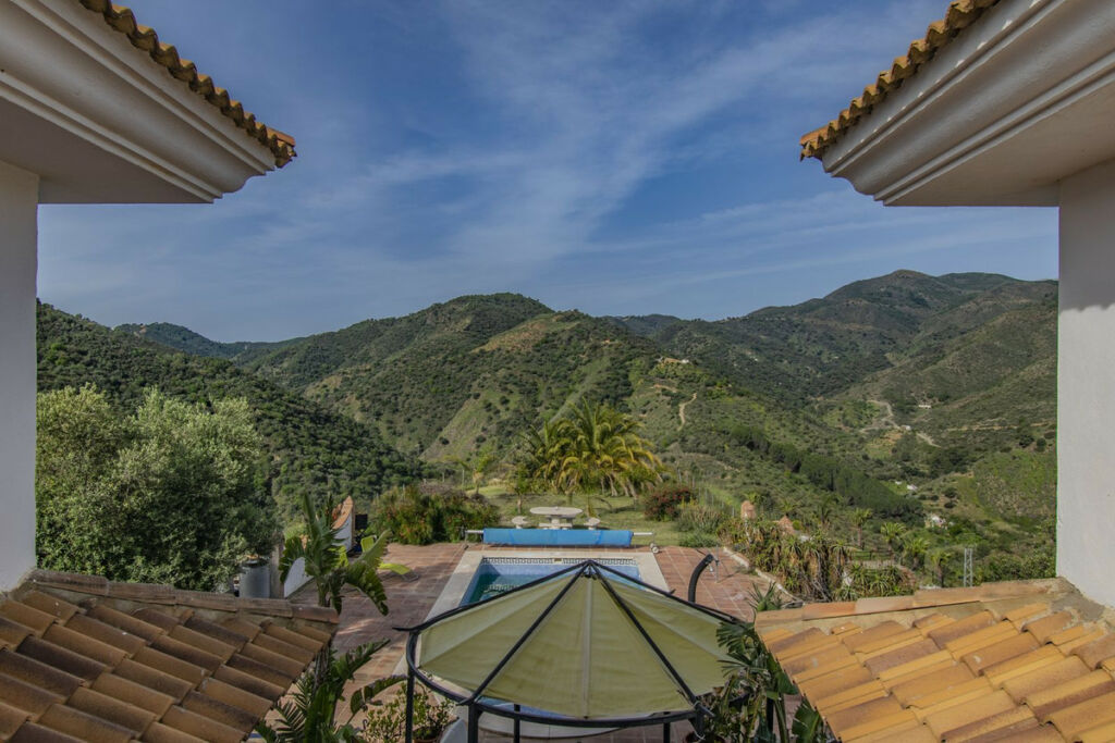 Detached Villa Monda Málaga - image 2