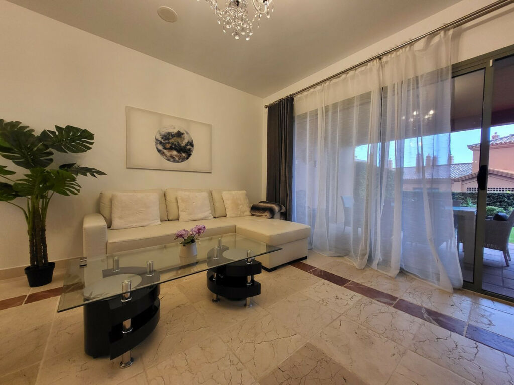Ground Floor Apartment Atalaya Málaga - image 2