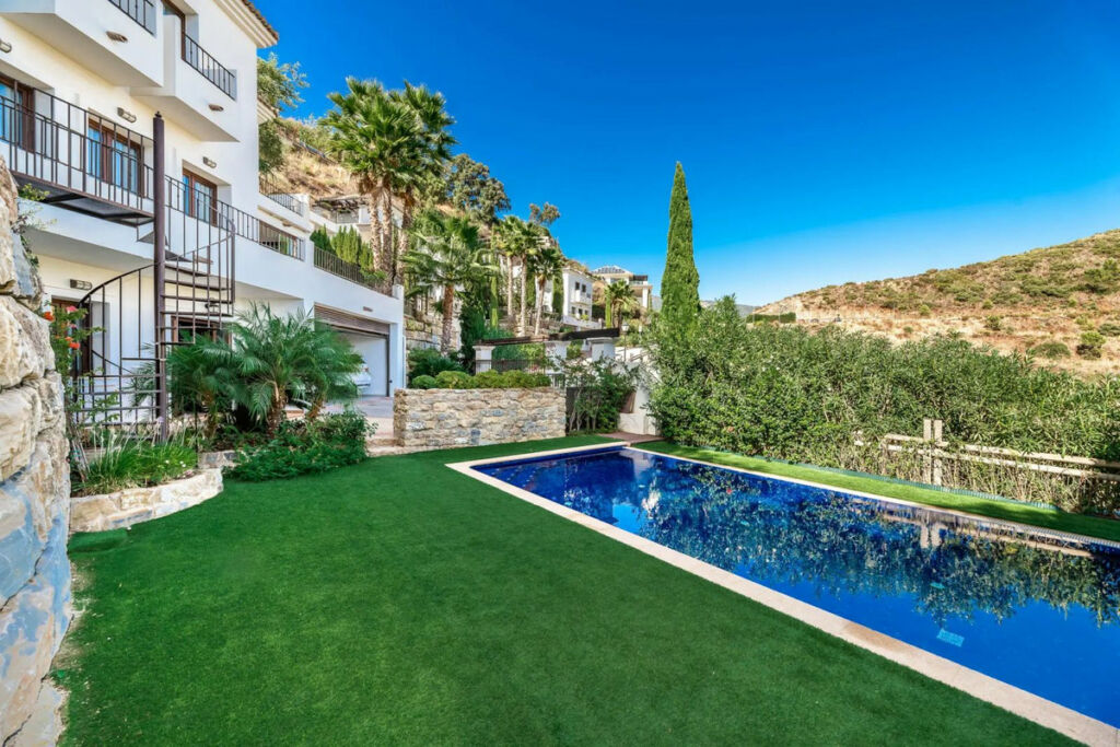 Detached Villa Benahavís Málaga - image 3