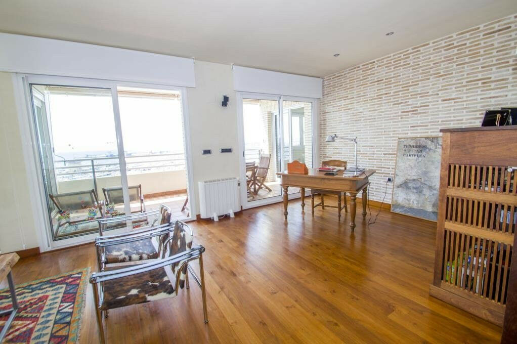 Middle Floor Apartment Torrevieja Alicante - image 2
