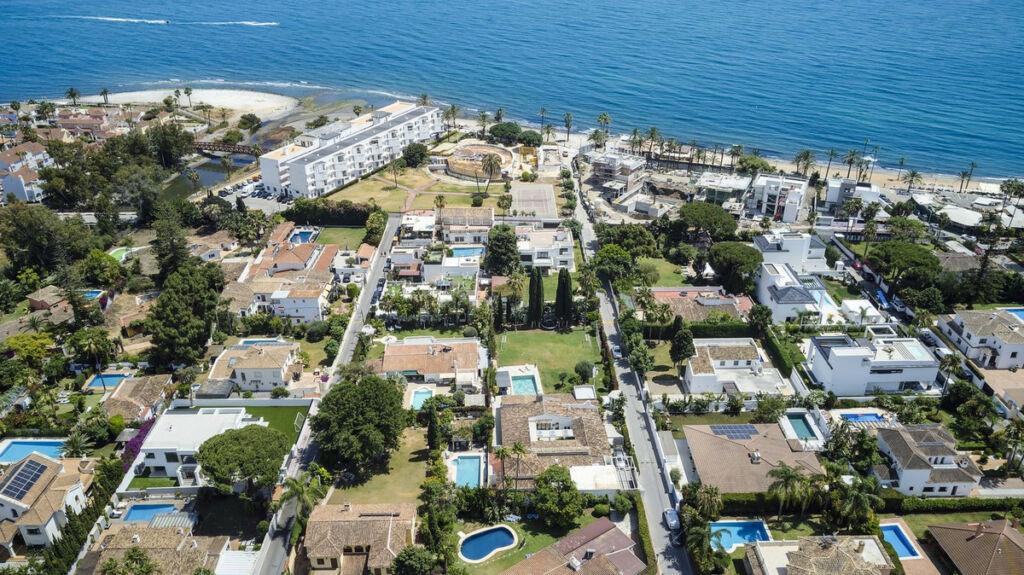 Detached Villa Cortijo Blanco Málaga - image 2