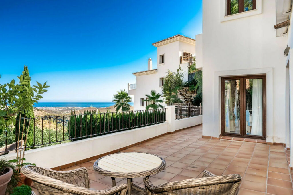 Detached Villa Benahavís Málaga - image 4