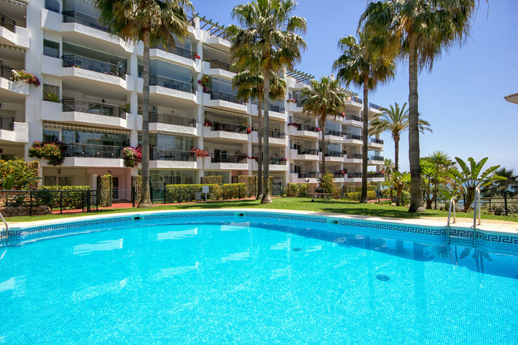 Middle Floor Apartment Calahonda Málaga - image 20