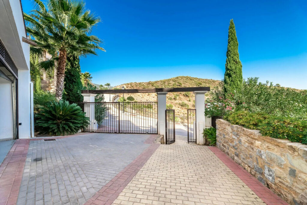 Detached Villa Benahavís Málaga - image 21