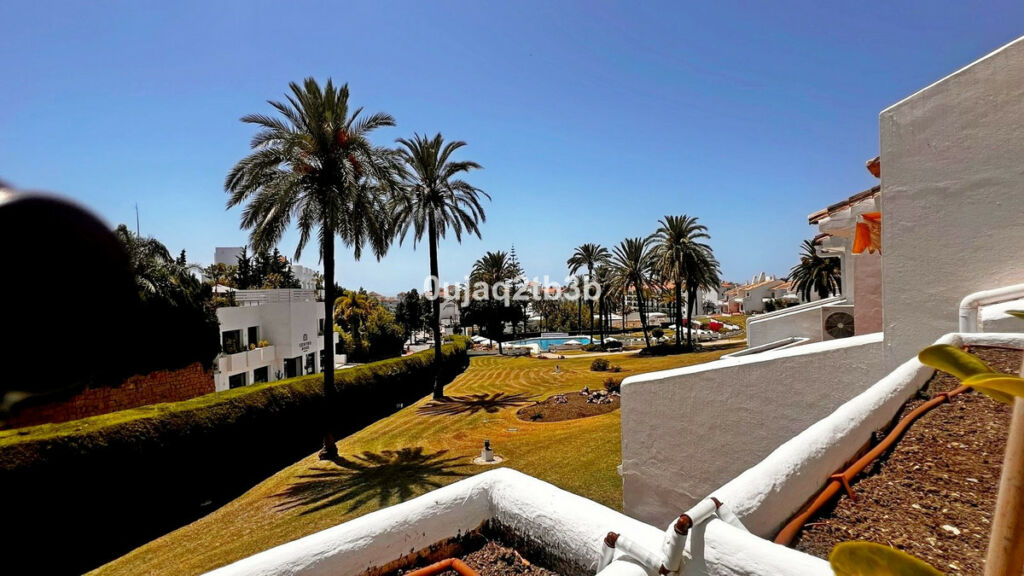 Top Floor Apartment Nueva Andalucía Málaga - image 16