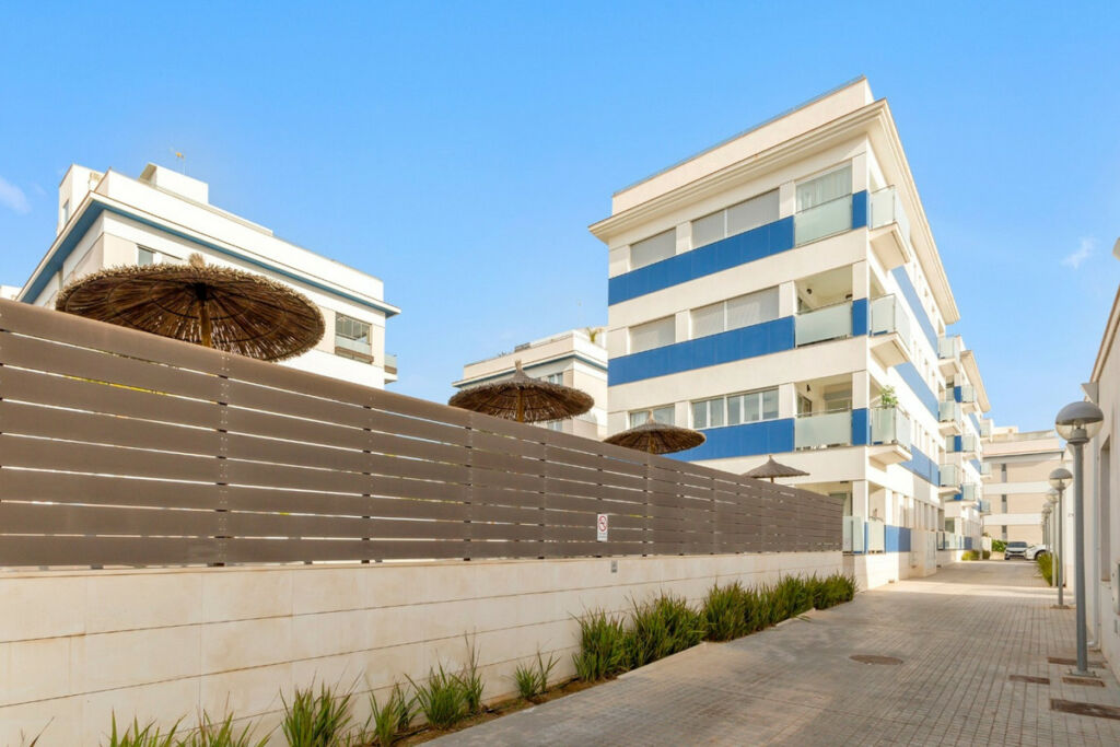 Middle Floor Apartment Villamartin Alicante - image 24