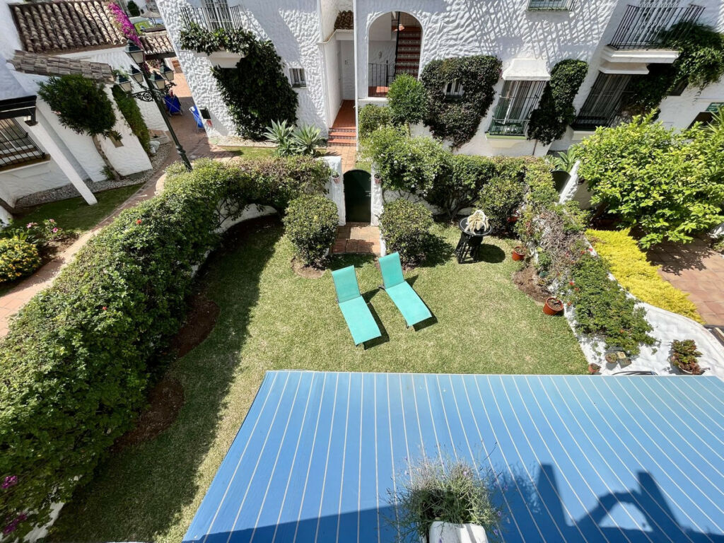 Semi-Detached House El Paraiso Málaga - image 23