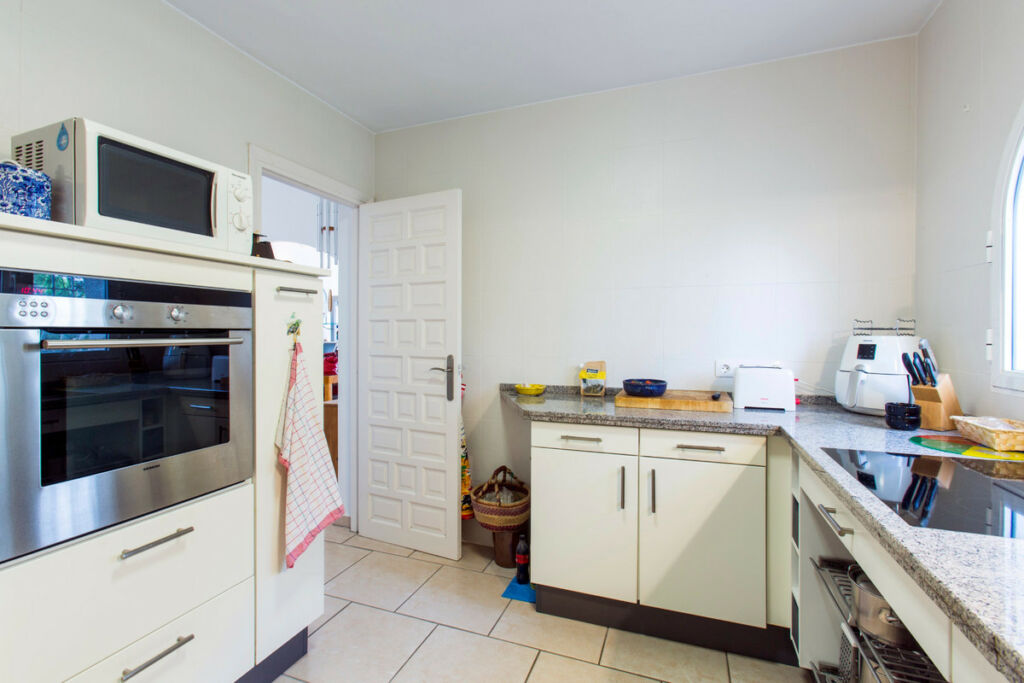 Detached Villa Montemar Alicante - image 24