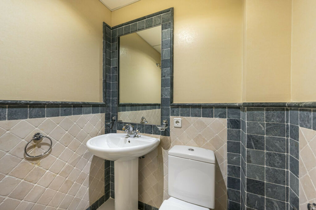 Ground Floor Apartment The Golden Mile Málaga - image 24