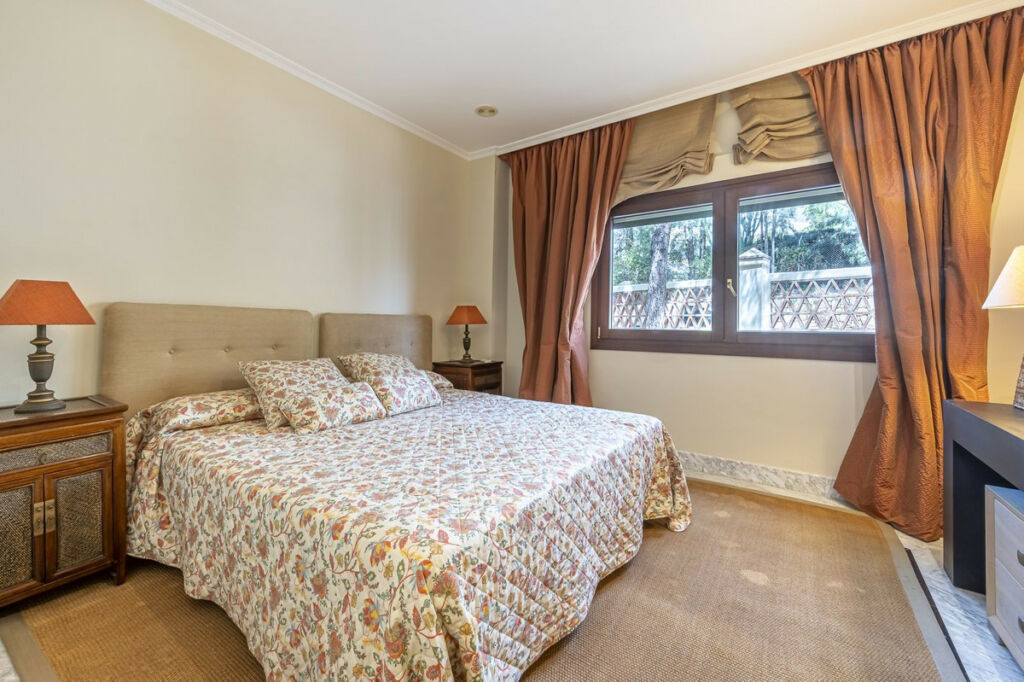Ground Floor Apartment The Golden Mile Málaga - image 25