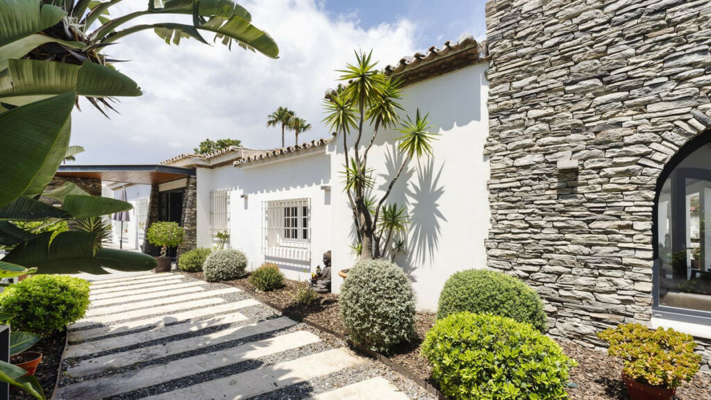 Detached Villa Cortijo Blanco Málaga - image 25