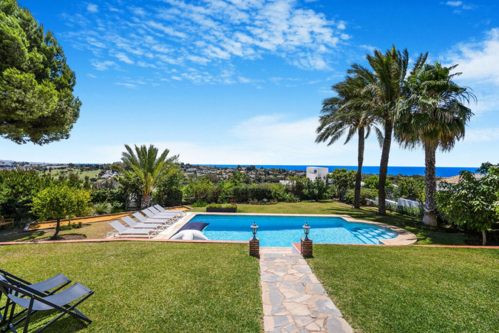 Detached Villa El Paraiso Málaga - image 26