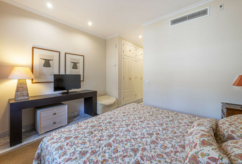 Ground Floor Apartment The Golden Mile Málaga - image 27