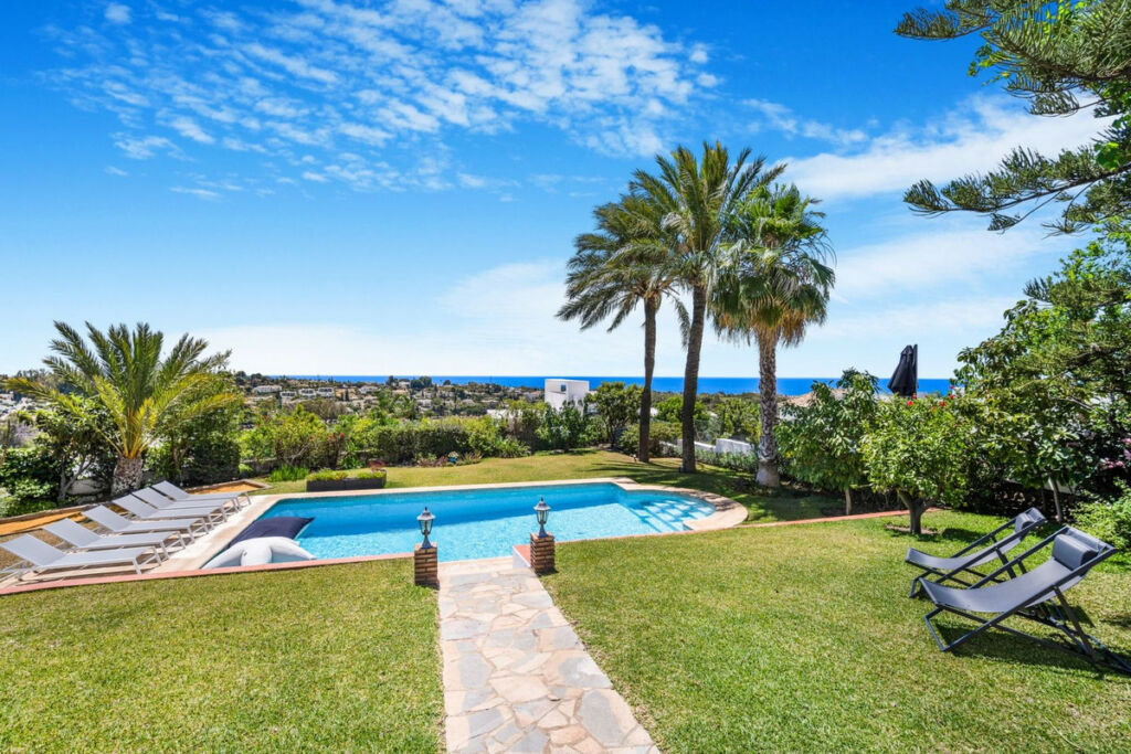 Detached Villa El Paraiso Málaga - image 27