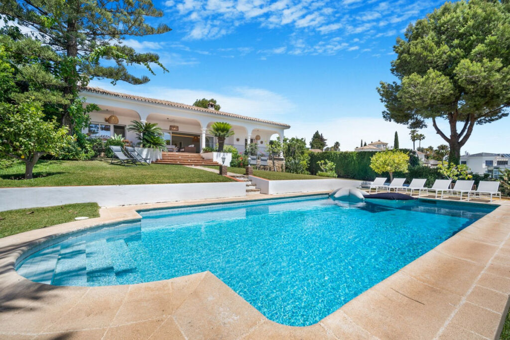 Detached Villa El Paraiso Málaga - image 28