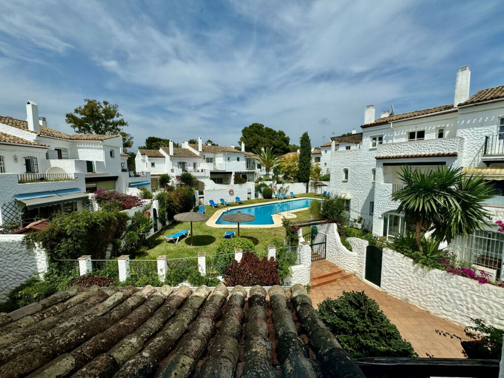 Semi-Detached House El Paraiso Málaga - image 28