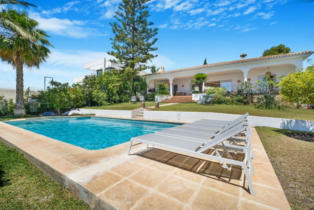 Detached Villa El Paraiso Málaga - image 29