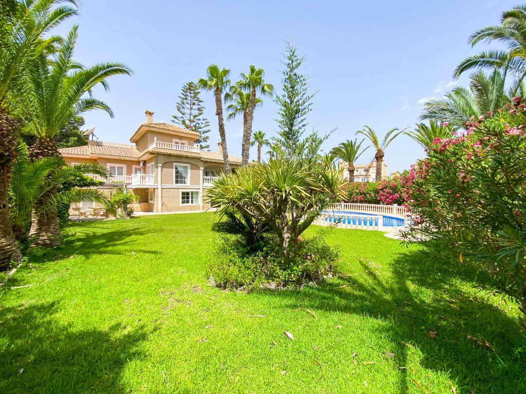 Detached Villa Villamartin Alicante - image 33