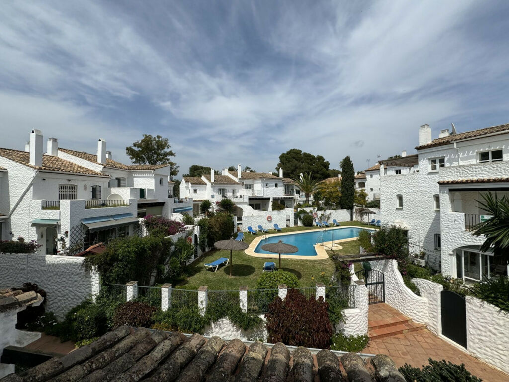 Semi-Detached House El Paraiso Málaga - image 29
