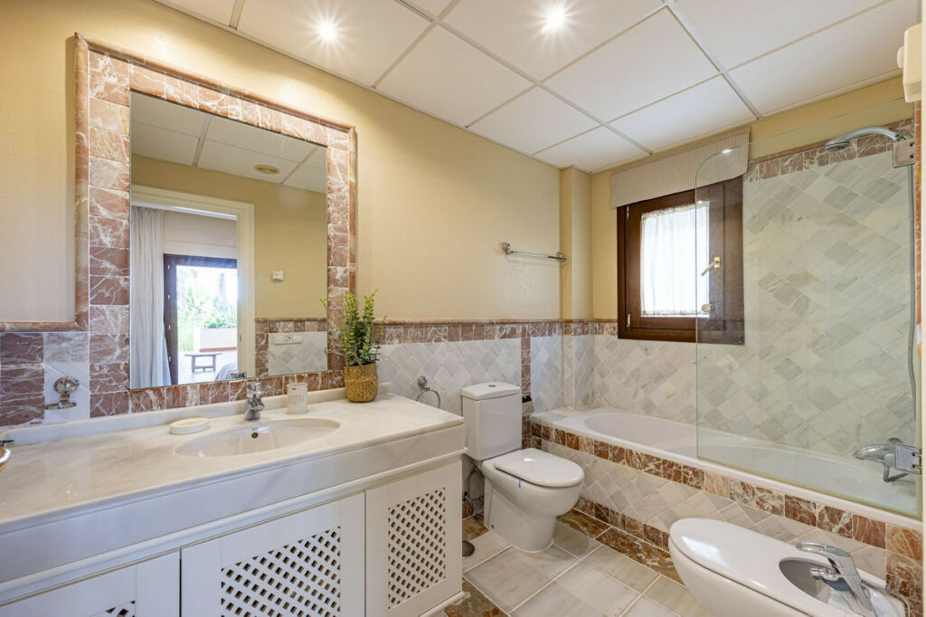 Ground Floor Apartment The Golden Mile Málaga - image 29