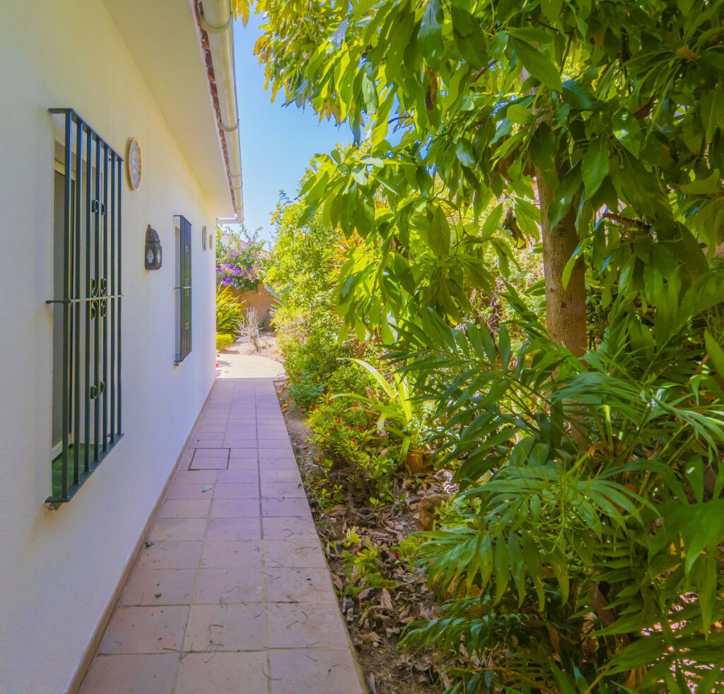 Detached Villa Marbella Málaga - image 29