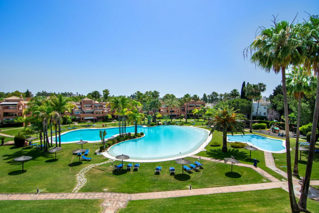 Penthouse Guadalmina Baja Málaga - image 2