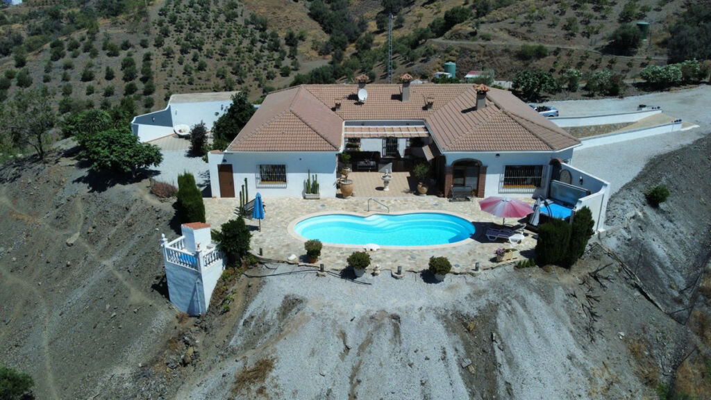 Detached Villa Iznate Málaga - image 4
