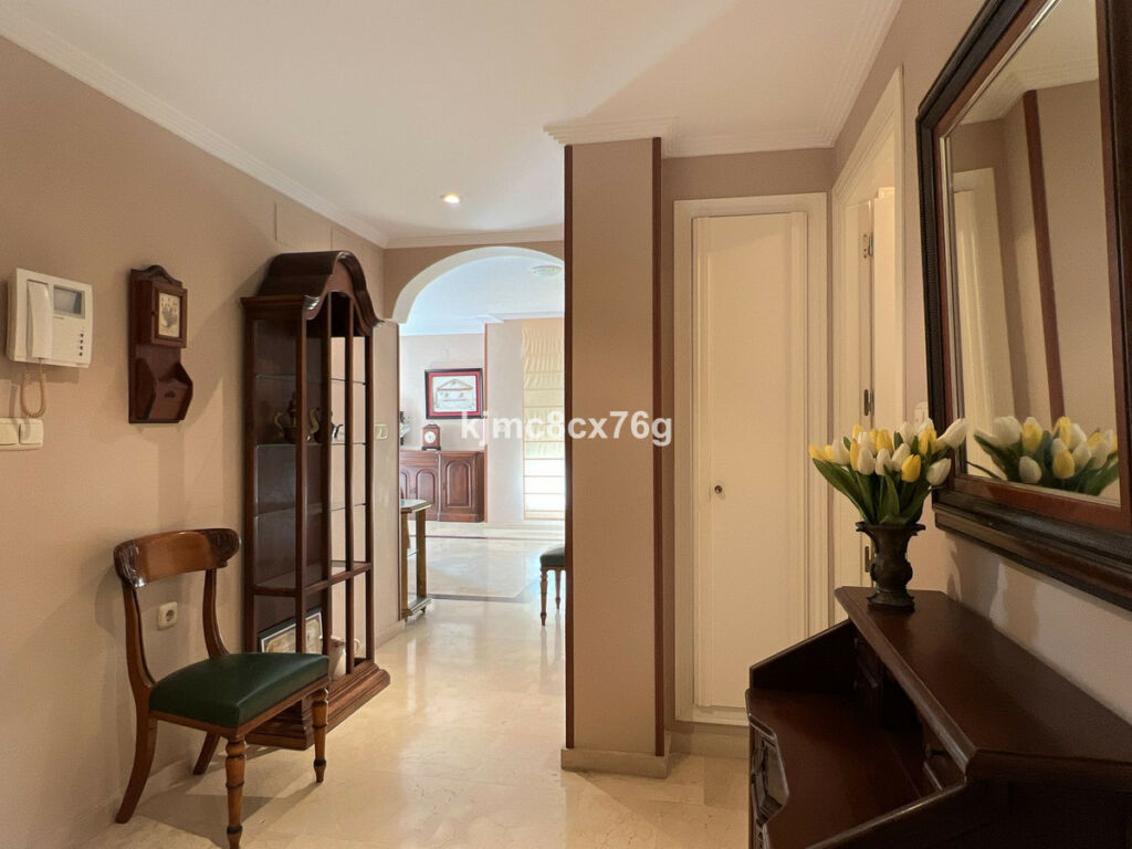 Middle Floor Apartment Marbella Málaga - image 3