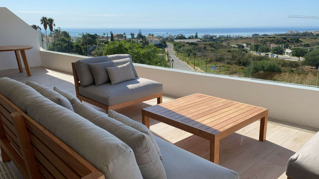 Middle Floor Apartment Estepona Málaga - image 3
