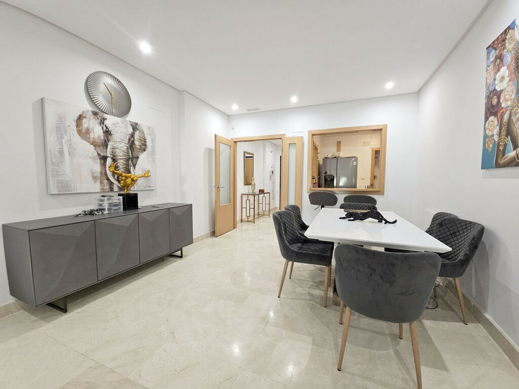 Ground Floor Apartment Puerto Banús Málaga - image 3