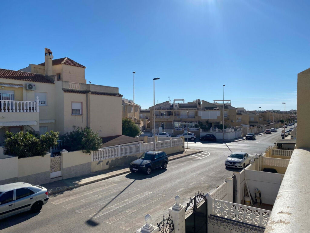 Middle Floor Apartment Aguas Nuevas Alicante - image 3