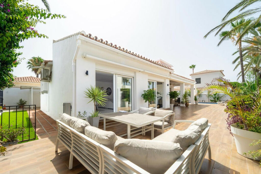 Detached Villa Marbesa Málaga - image 17