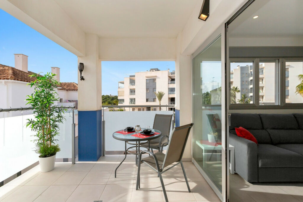 Middle Floor Apartment Villamartin Alicante - image 4