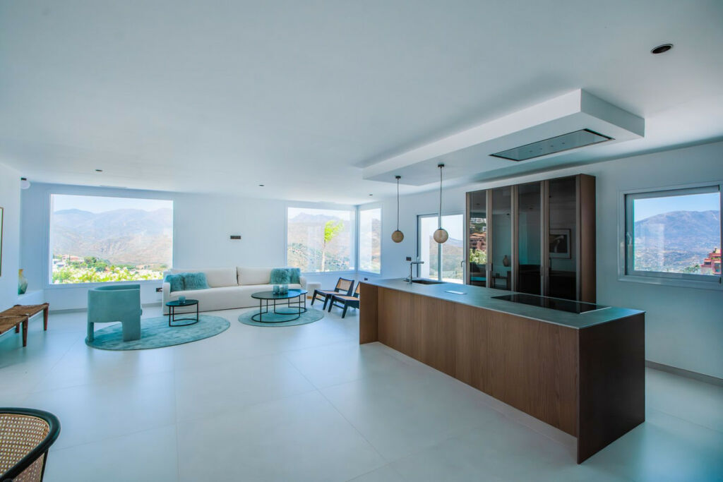 Detached Villa La Mairena Málaga - image 3