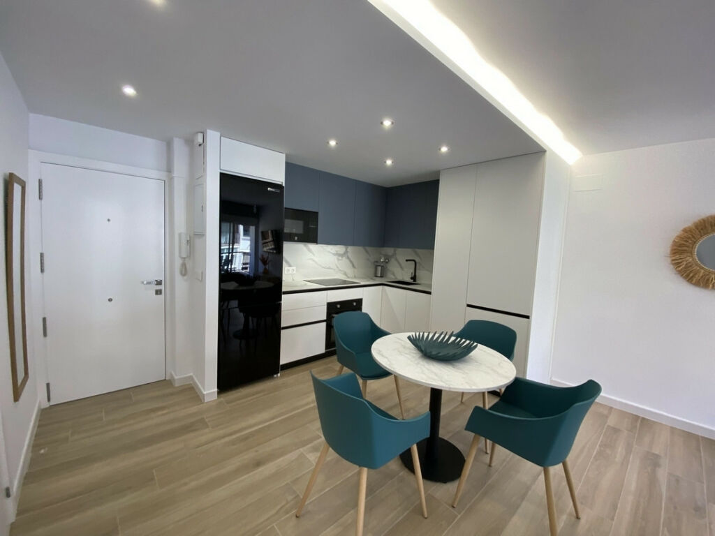 Middle Floor Apartment Fuengirola Málaga - image 3