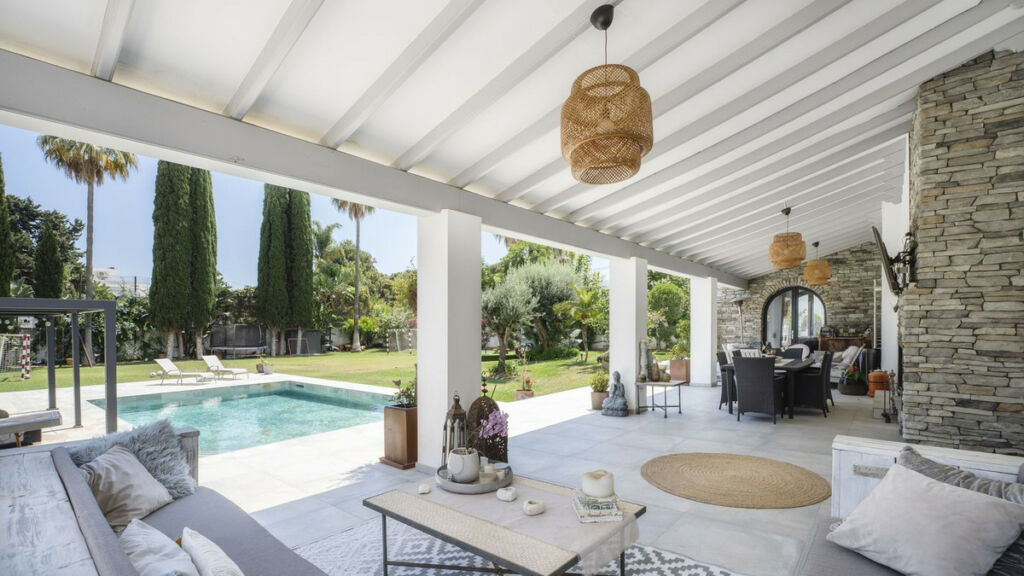 Detached Villa Cortijo Blanco Málaga - image 3