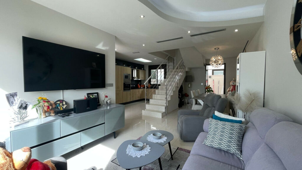 Detached Villa Villamartin Alicante - image 3