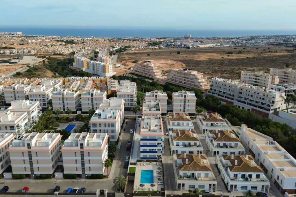Middle Floor Apartment Villamartin Alicante - image 29