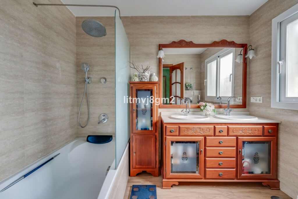 Detached Villa Artola Málaga - image 31
