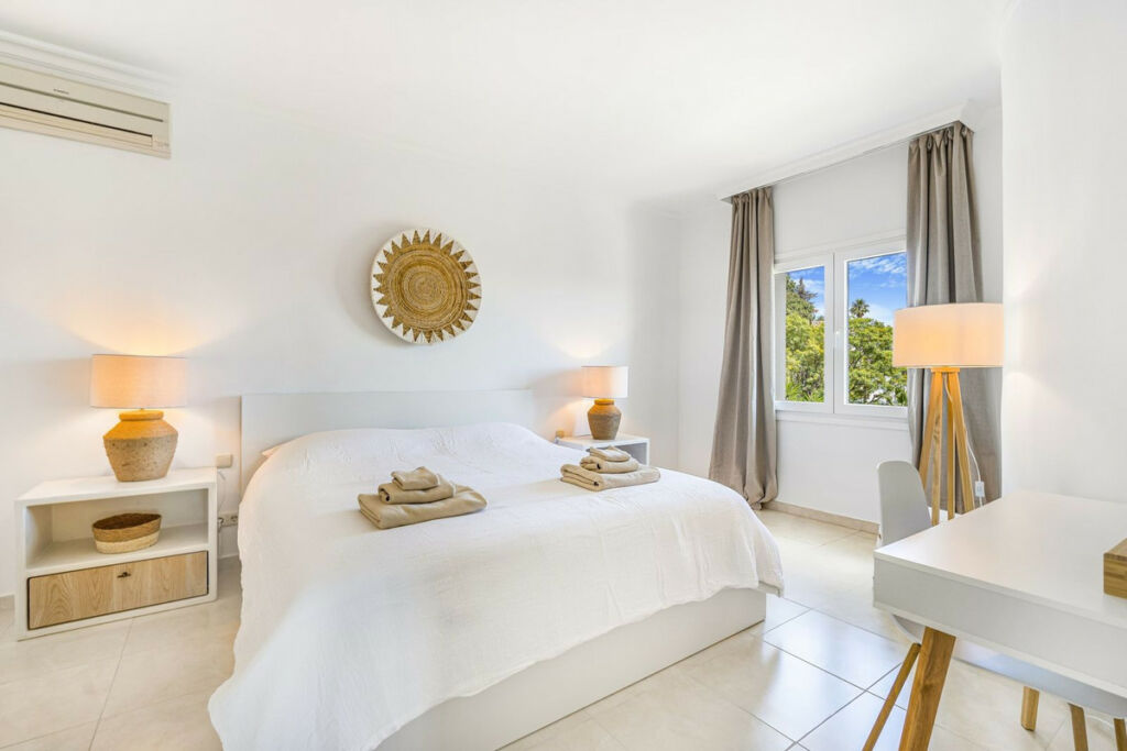 Detached Villa El Paraiso Málaga - image 31