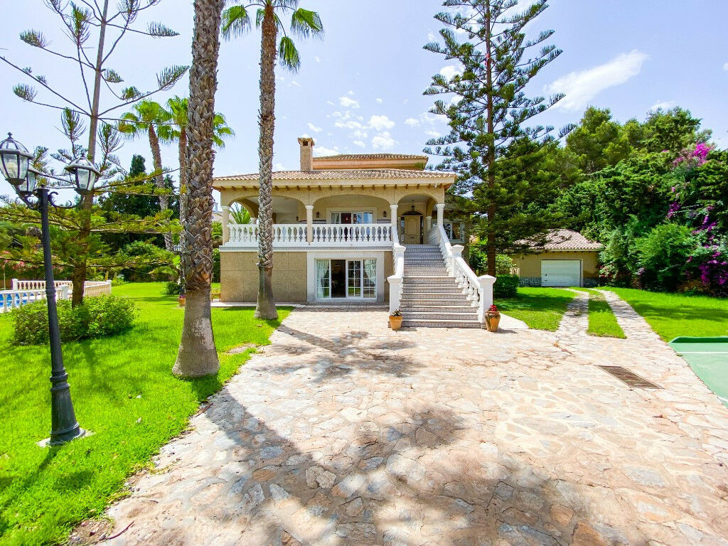 Detached Villa Villamartin Alicante - image 35