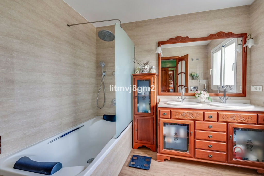 Detached Villa Artola Málaga - image 32
