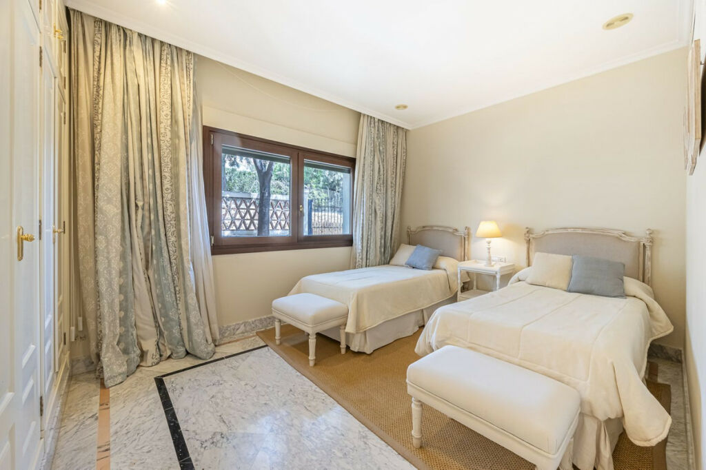 Ground Floor Apartment The Golden Mile Málaga - image 32