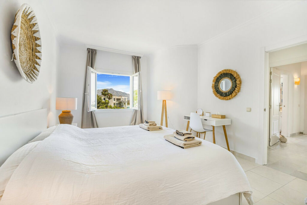 Detached Villa El Paraiso Málaga - image 32