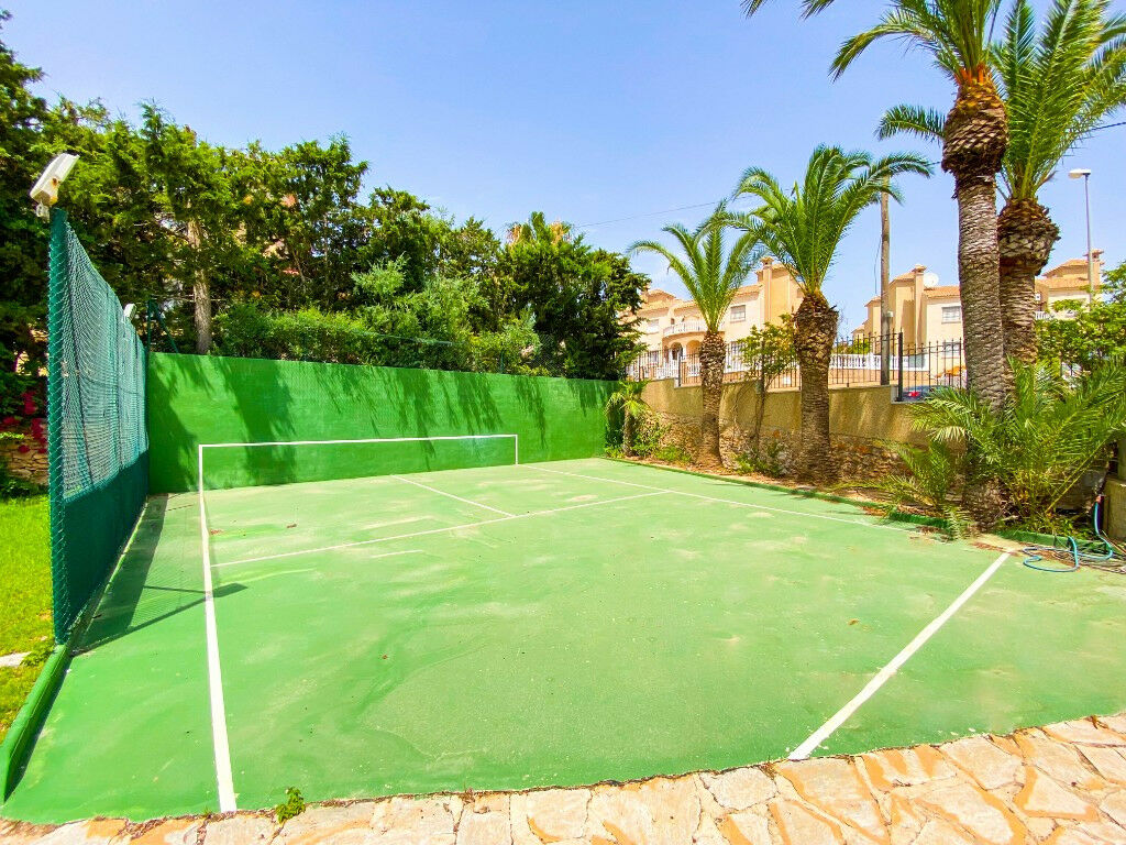 Detached Villa Villamartin Alicante - image 7